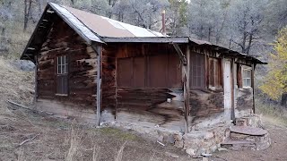 ABANDONED CREEPY CABIN IN THE WOODS Full Of Stuff