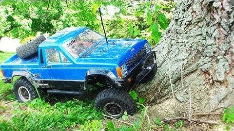 THE ADVENTURE TROUGH THE BACK YARD 2- AXIAL SCX10 COMANCHE