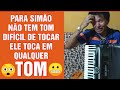 O Sanfoneiro que Toca em Qualquer TOM e nem olha Para os TECLADOS quando Faz o SOLO - Simão Parte 01