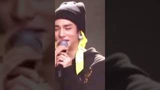 я так хочу просто обнять его, и рыдать ему в плечо 😔#straykids #kpop