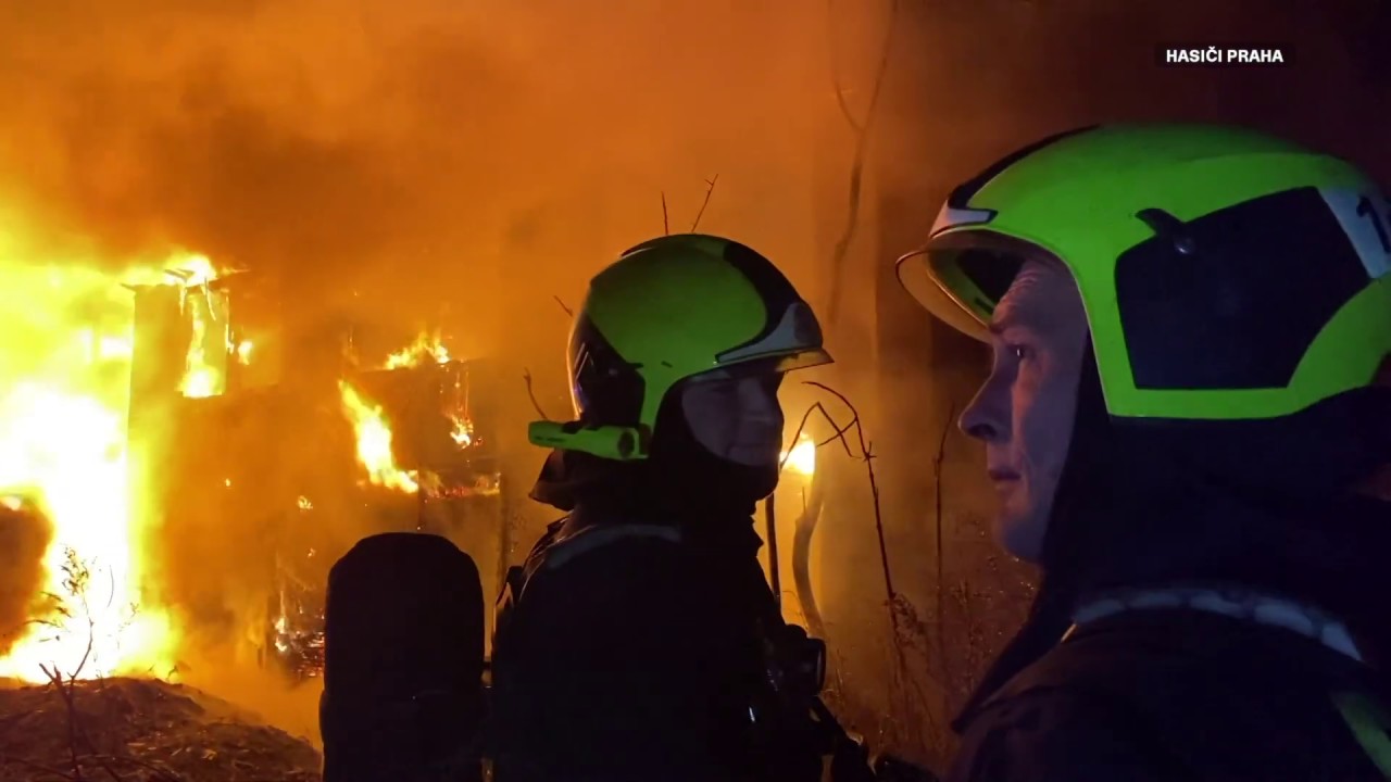 HASIČI PRAHA: POŽÁR OPUŠTĚNÉ BUDOVY V LIBNI