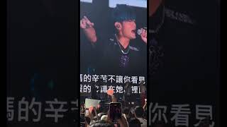 杰倫的媽媽也在啟德看兒子哦，哎呀不錯哦。 #周杰伦 #周杰倫 #周董 #香港 #演唱會 #啟德 #啟德體育園 #hongkong #kaitak #music  #concert