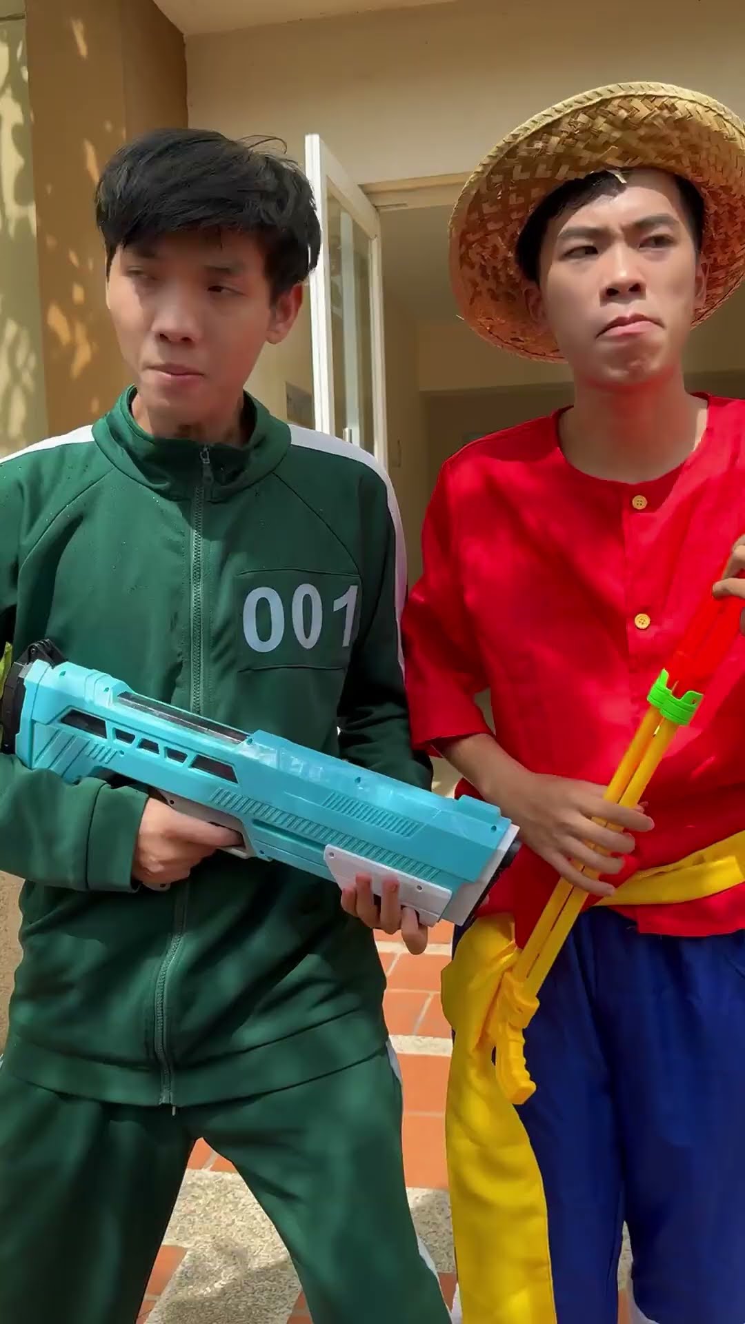 LNS - Thử thách bắn súng nước || Water gun shooting challenge #shorts