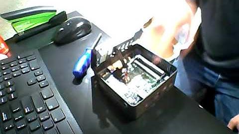 Intel NUC RAM/SSD Installation