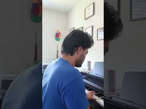 كايروكي و عايدة الأيوبي مكملين متجمعين على البيانو إعلان كوكاكولا كوكاكولا 2013