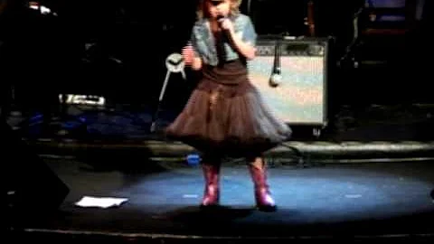 Emily Sanders performing Rocky Top