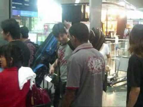 Paul Wong & Sai Wing @ KLIA (1st January, 2010)