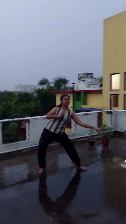 e bhara badara|kadambari| dance cover| rainy day #ytshorts #rainyday #whatsappstatus #danceshorts