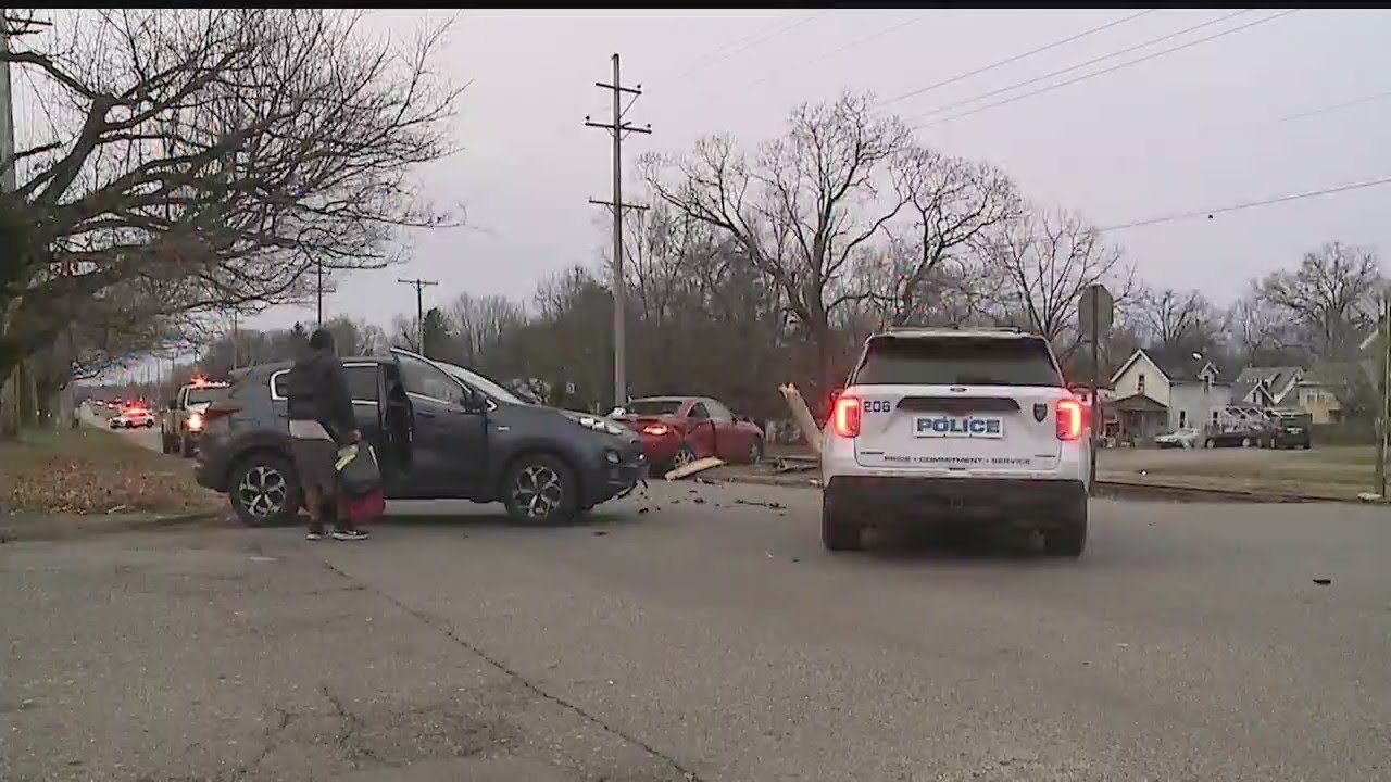 One taken to hospital after Southern Boulevard crash in Youngstown ...