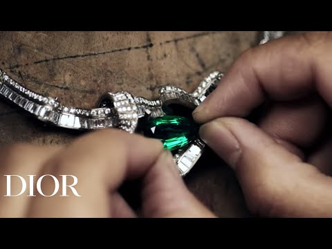 Video: Kako Narediti Uhane Dior