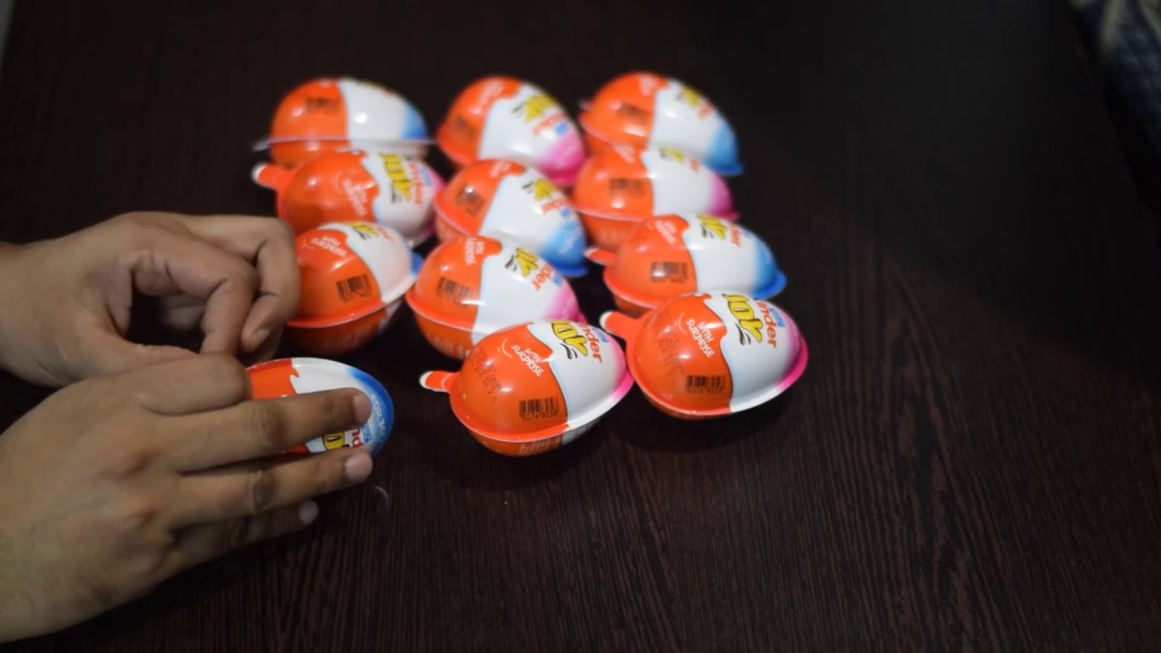 Kinder 12. 12 Киндер сюрпризов. Kinder Joy яйцо. Сюрпризы для 12 лет. Kinder Joy черно белый.