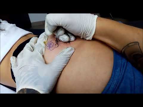 Featured image of post Mujer Tatuajes Peque os En El Gluteo Por eso mi abuelo dejar dej la f brica tambi n y empezar empez a ayudar a mi abuela con la peque a tienda que a os m s tarde convertirse se convirti en la f brica m s grande de la regi n