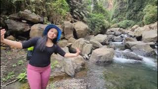 BERSANTAI MENIKMATI SUNGAI PEGUNUNGAN DAN AIR TERJUN DI LERENG GUNUNG