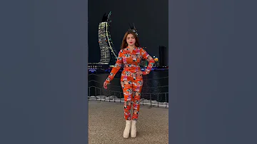 دارك بعيد وانا بعيد 