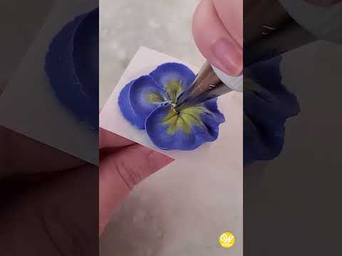 How to Pipe a Pansy Flower Shorts