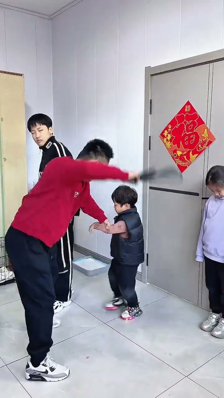 爸爸对待儿子和女儿的区别，太明显了!#Cute baby#Cute#呆萌小米宝#聪明宝宝#萌娃