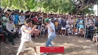 Keren!! 2 Orang Pemuda Tunjukkan Aksi Silat Kampung di Rote