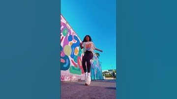 Makeba remix oooeee #shuffledance #shuffle #colorful