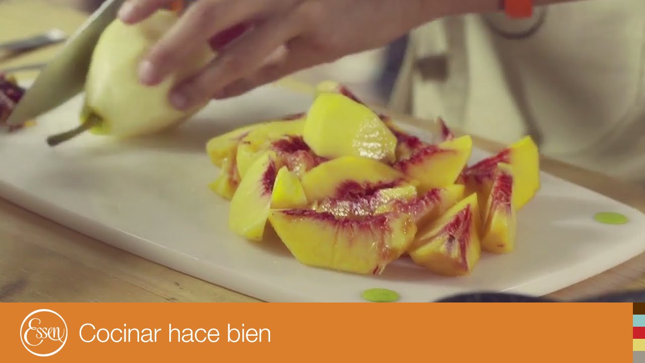 Felicitas Pizarro cocina con Essen – Tarta Tatin de duraznos y peras