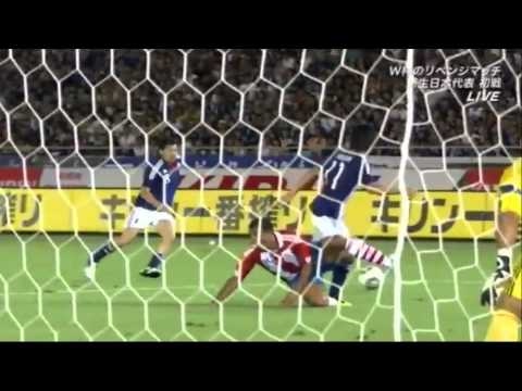 Upcoming Star Shinji Kagawa scores a beautiful goal for his national team against Paraguay in a friendly match (4th of September 2010). There also 2 of his good dribbling scenes in this video.