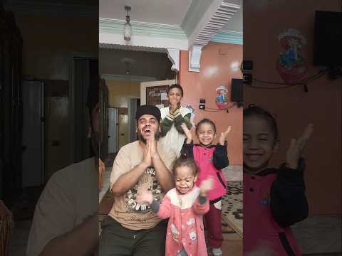 عيد ميلاد القرد قرد كيوت قرد مشاكس قرد صغير اجمل قرد قرد يأكل حلوه