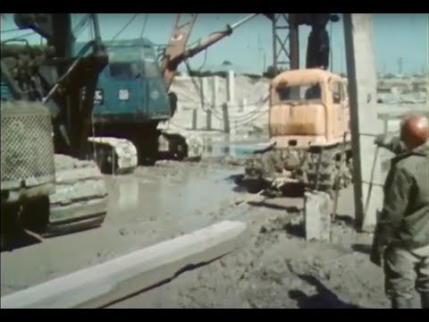 На строительстве фабрики по переработке макулатуры 1977 г
