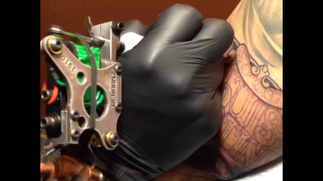 Roberto Cervantes tattoo artist bluarmz tattoo machines