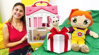 Barbie'nin oyuncak bebek evini paketliyoruz! Ayşe ile kız çocukları için yeni video!