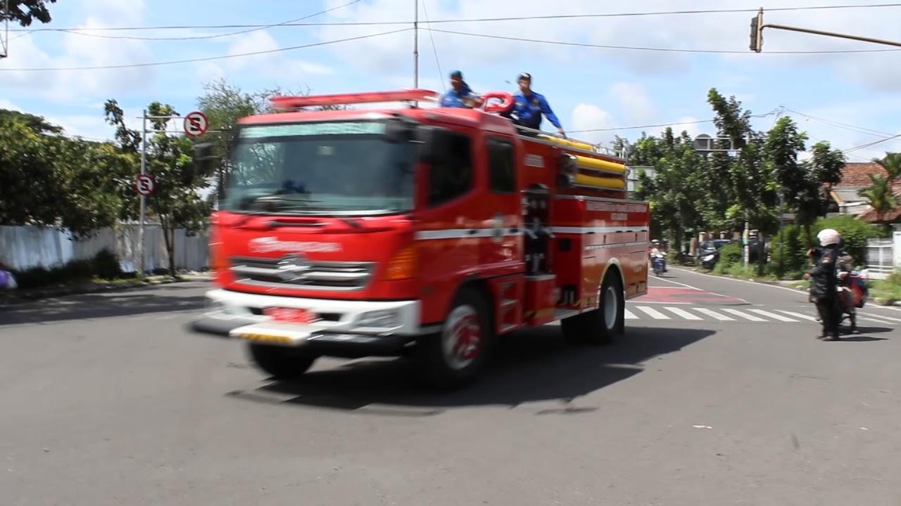 Konvoi Kendaraan Pemadam Kebakaran Kota Bandung YouTube