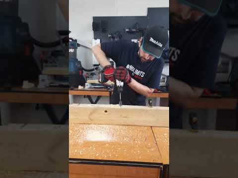 Зачем в шуруповертах удар