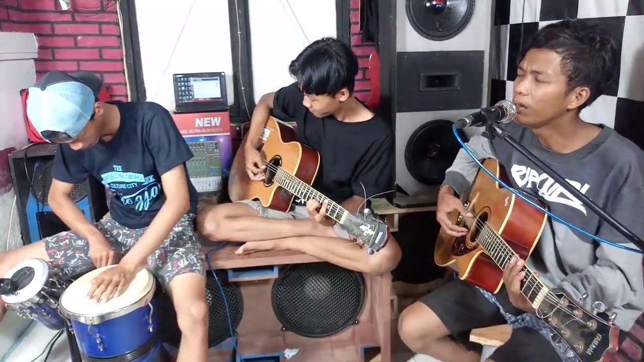 Kerudung putih group yez