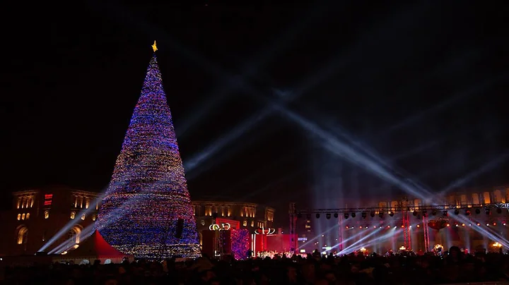 Ուղիղ․ Հանրապետության հրապարակում վառվում են  գլխավոր տոնածառի լույսերը