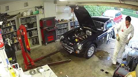 Engine and gearbox removal from MGB Time Lapse Video
