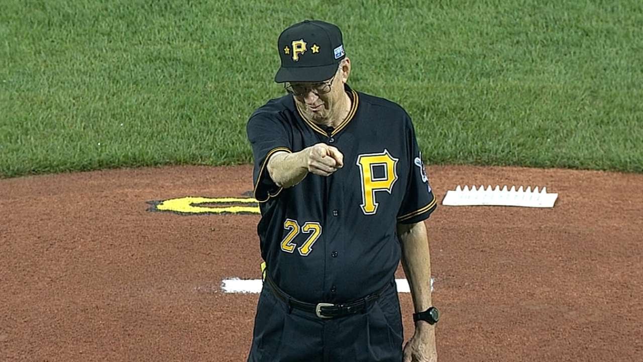 Tekulve throws out the ceremonial first pitch 