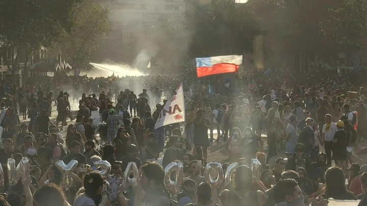 Police fire tear gas, water cannons at protesters in Santiago | AFP