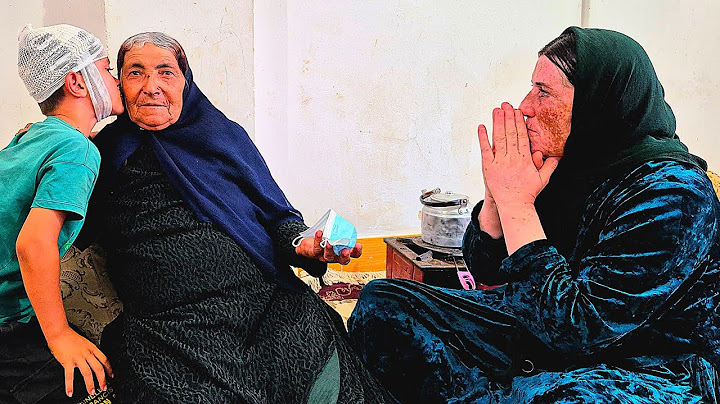 A homeless woman's astonishing act in helping a 98-year-old elderly woman
