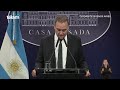 El Gobierno analiza apelar el fallo que ordenó cesar los recortes de fondo a Chubut, dijo Adorni