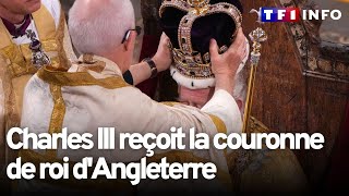 L'instant où Charles III a reçu la couronne de roi d'Angleterre