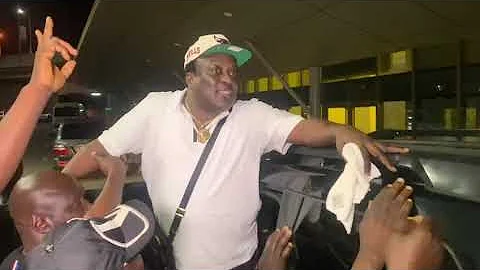 Watch when King Dr saheed Osupa arrives at Lagos Nigeria from his U.s tour