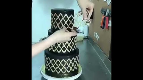 Cake Decorating with a Stencil