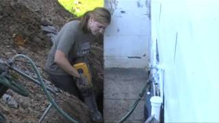 HOT CHICK EXPLAINS HOW TO USE A JACKHAMMER