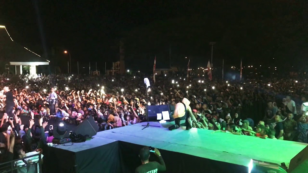 judika bawain lagu dewa dan kotak di ambon - YouTube