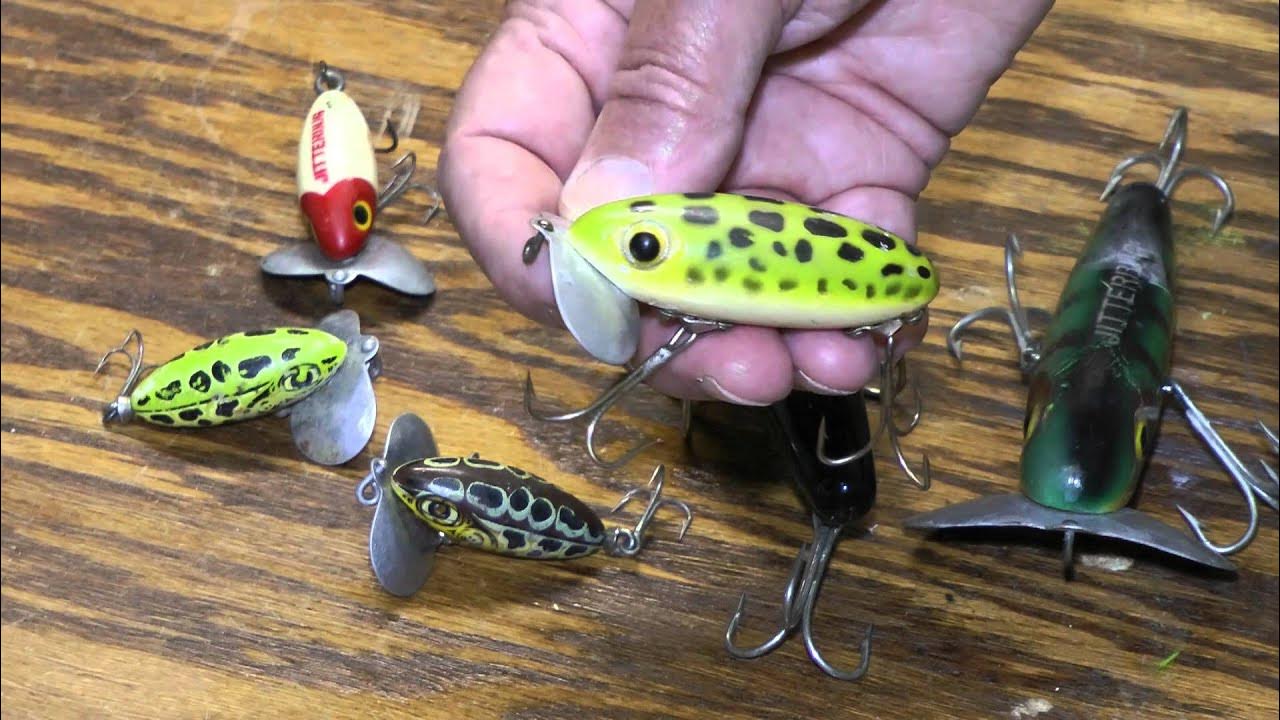 Jitterbug Topwater Lure catches Largemouth Bass with it's side to side frog  action 