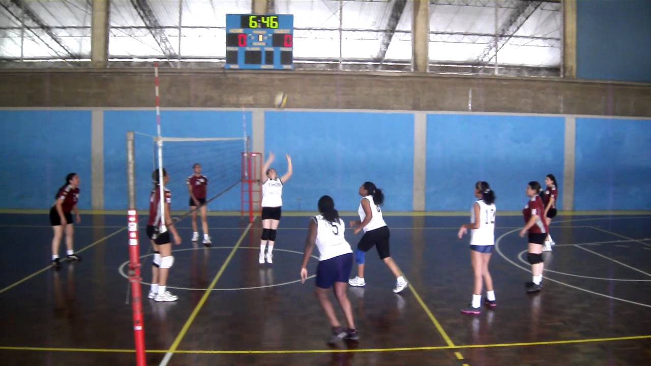 imagenes de mujeres jugando voleibol