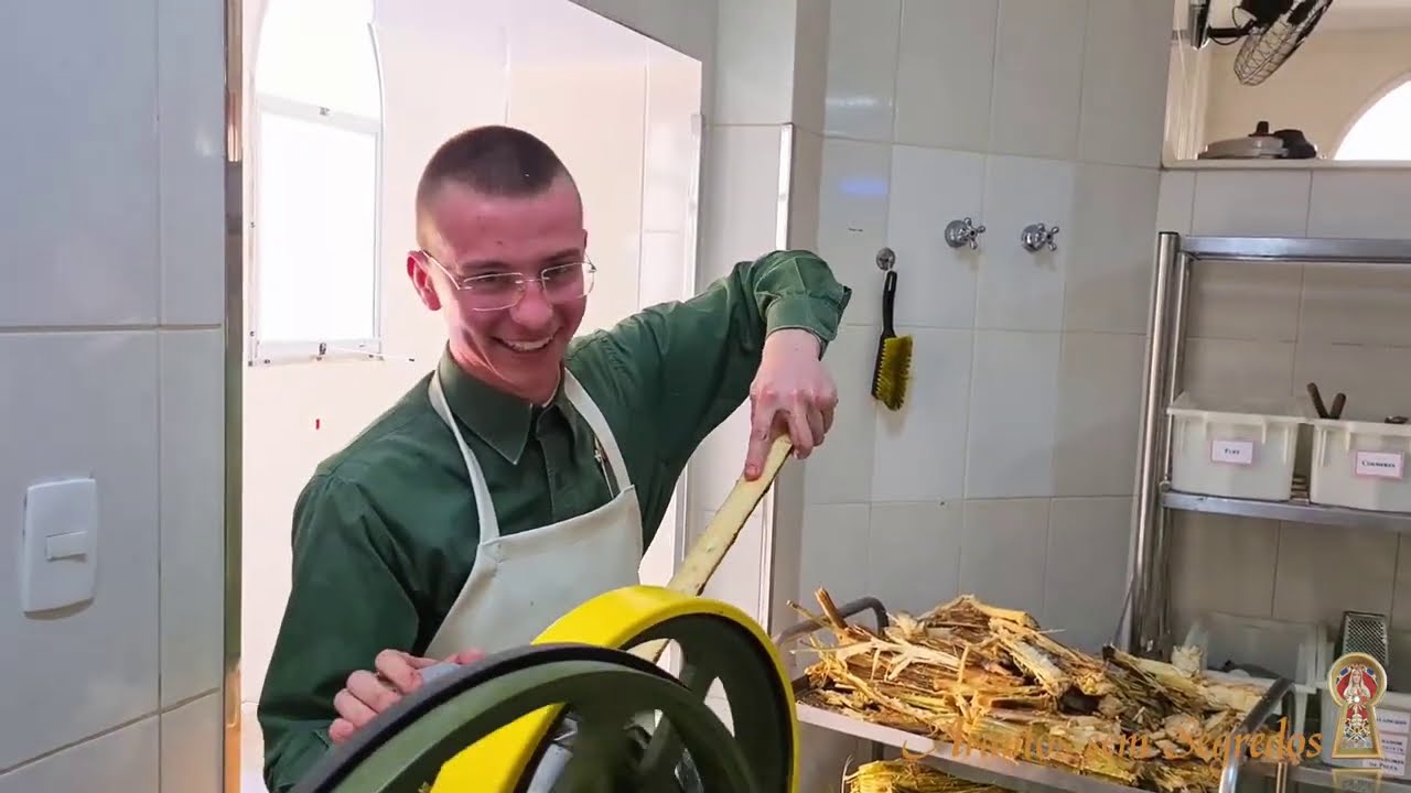 Street food nos Arautos do Evangelho? Pastel e caldo de cana para todos!! – Arautos sem Segredos