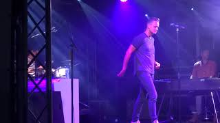 Keane    -     Tear Up This Town