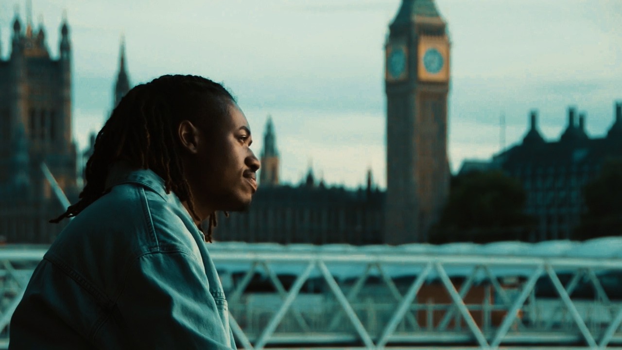 Ver Tarriq - Crazy (Official Music Video) no YouTube Ver Tarriq - Crazy (Official Music Video) no YouTube