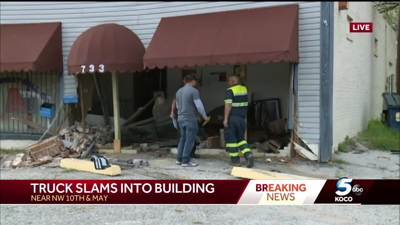 Truck crashes into building - YouTube