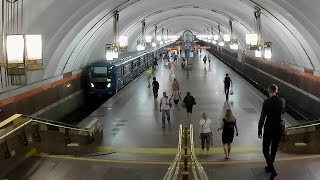 Санкт-Петербург. Метропоезда на ст. «Лиговский проспект». 29 июня 2023