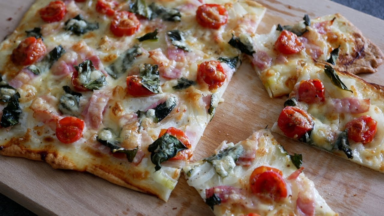 簡単でめちゃくちゃ美味しい!タルトフランベ風ピザ焼いてみた| Tarte Flambée - The  yogurt, Bacon and onion  pizza